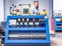 Stanowiska na szkoleniu EMT-Systems z automatyki i mechatroniki: AM1 - Elektrotechnika i aparatura szaf sterowniczych