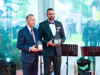 Gala BCC Prezes EMT-Systems Grzegorz Wszołek i Prezes GAPR Bogdan Traczyk z nagrodą Antracytu Biznesu - Kowal Młodych Talentów