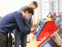 Stanowiska szkoleniowe EMT-Systems do ćwiczeń z montażu paneli PV